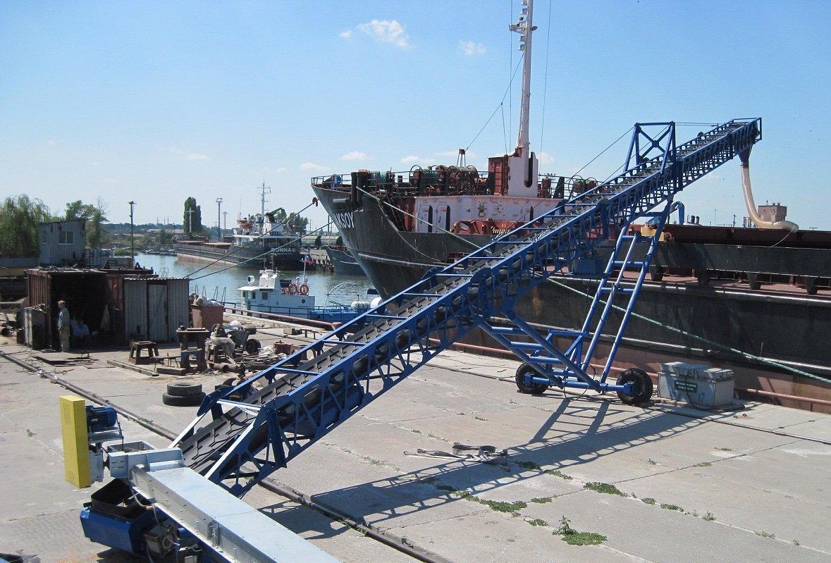 Ленточный конвейер для погрузки зерна в судно