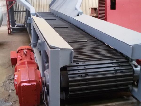 Пластинчатый конвейер с высокими бортами